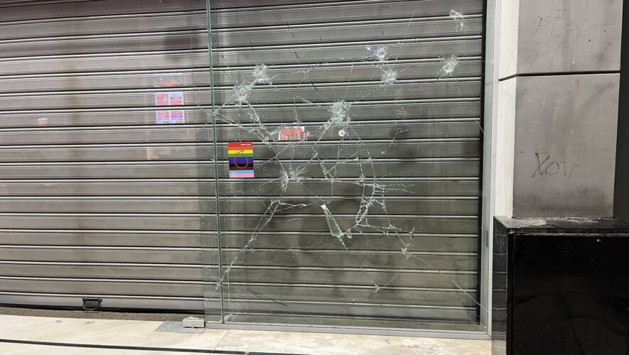 Κυψέλη: Καταδρομική επίθεση κουκουλοφόρων με ρόπαλα και πέτρες