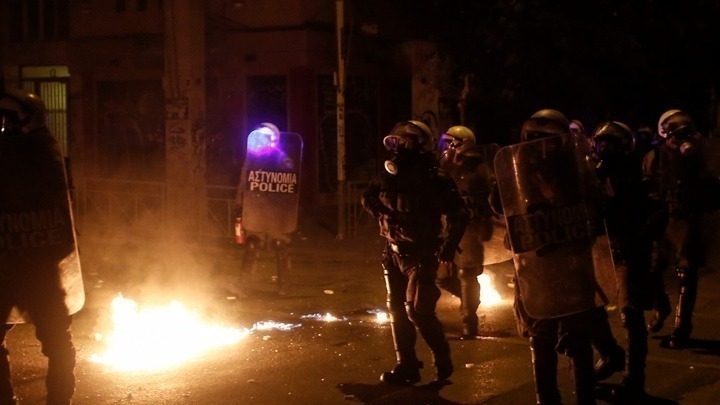 Επίθεση με μολότοφ εναντίον αστυνομικών στα Εξάρχεια - Έγιναν δύο συλλήψεις