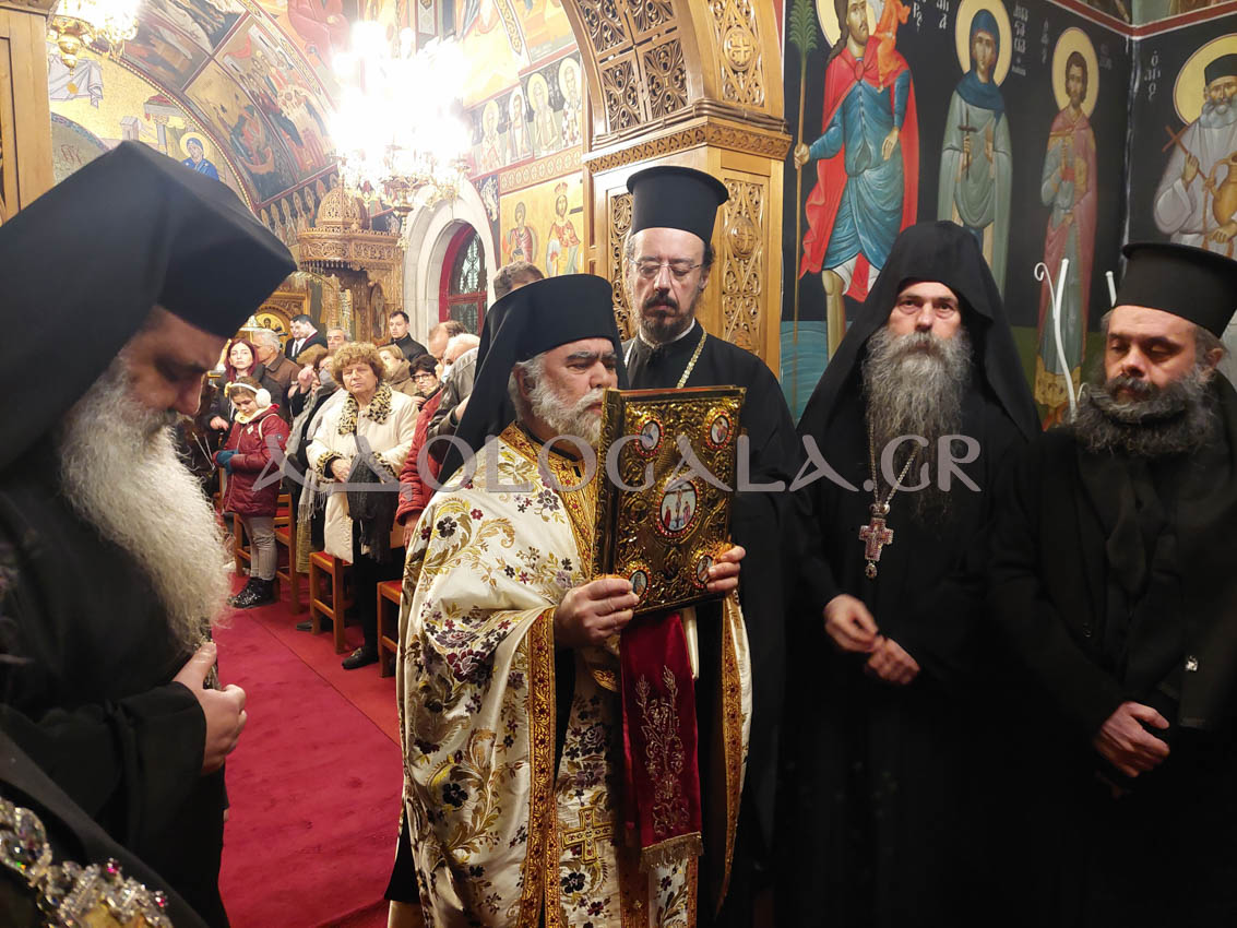 ΦΩΤΟΡΕΠΟΡΤΑΖ: Αρχιερατικός πανηγυρικός Εσπερινός και Ιερά Λιτάνευση για τον Άγιο Χαράλαμπο στη Καστέλλα