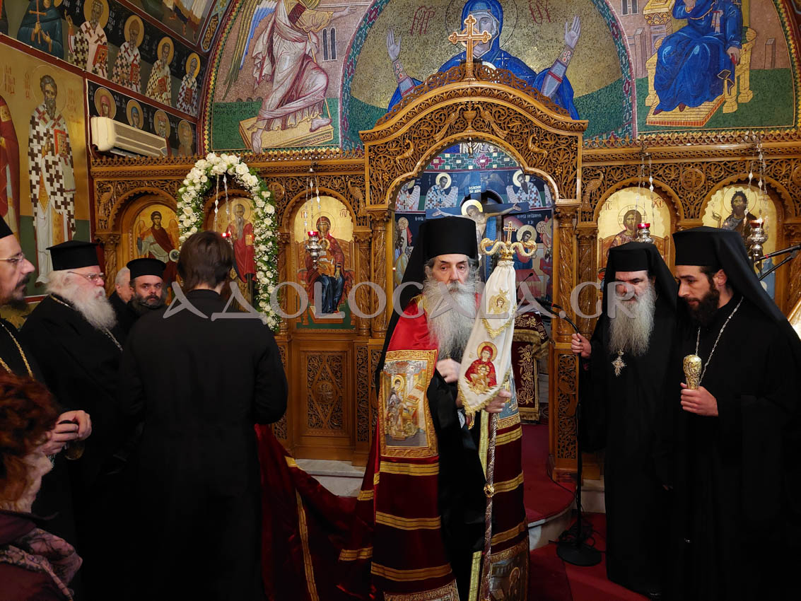 ΦΩΤΟΡΕΠΟΡΤΑΖ: Αρχιερατικός πανηγυρικός Εσπερινός και Ιερά Λιτάνευση για τον Άγιο Χαράλαμπο στη Καστέλλα