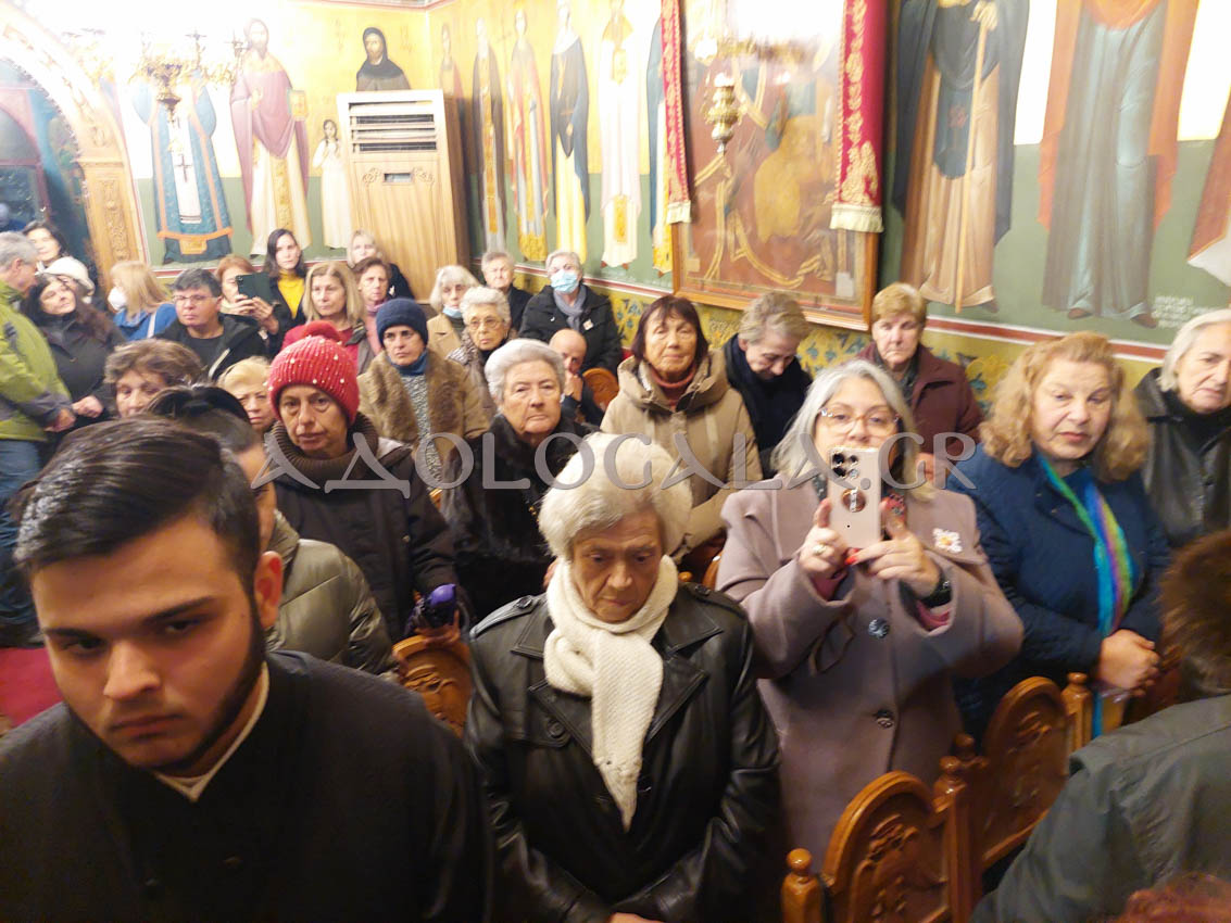 ΦΩΤΟΡΕΠΟΡΤΑΖ: Αρχιερατικός πανηγυρικός Εσπερινός και Ιερά Λιτάνευση για τον Άγιο Χαράλαμπο στη Καστέλλα