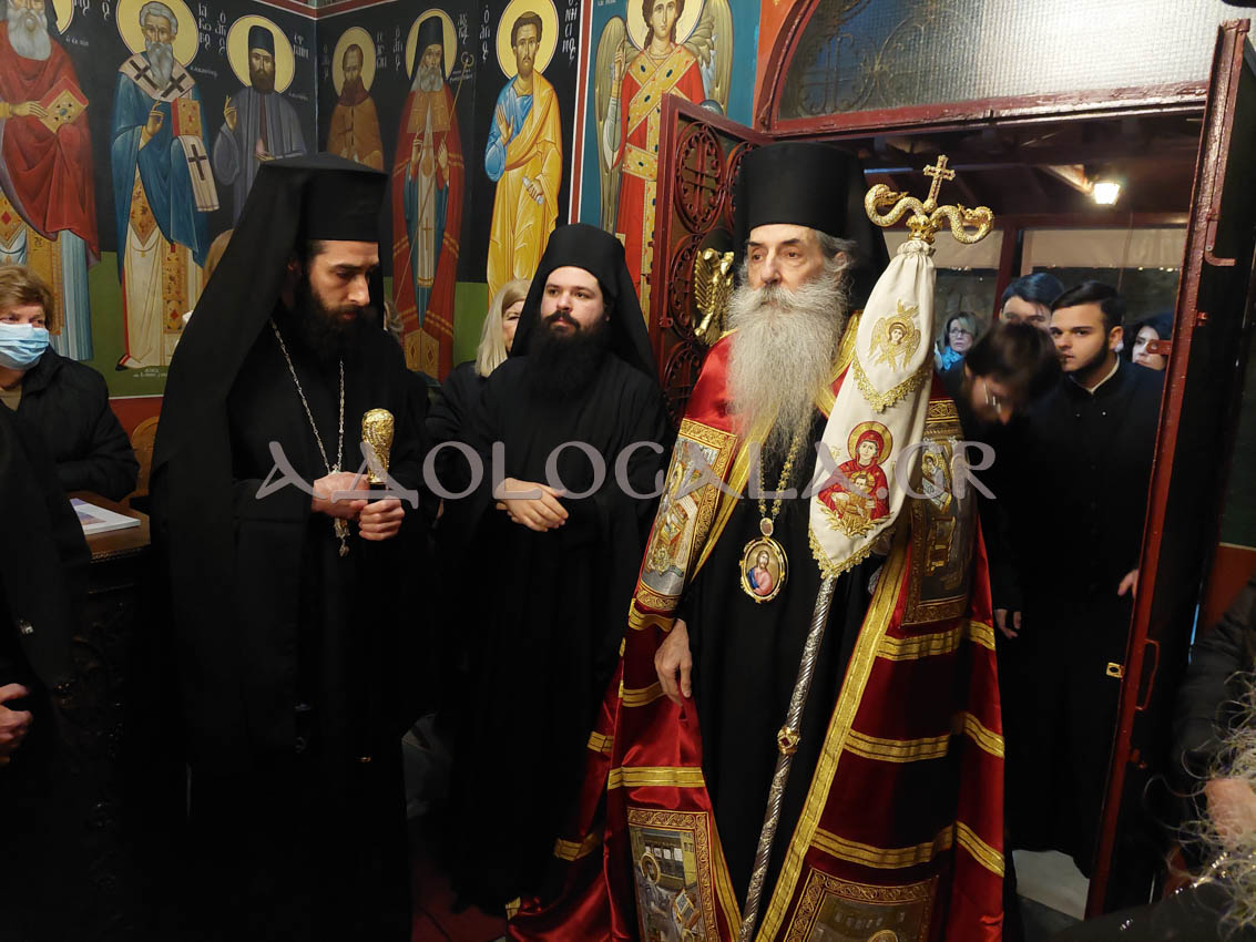 ΦΩΤΟΡΕΠΟΡΤΑΖ: Αρχιερατικός πανηγυρικός Εσπερινός και Ιερά Λιτάνευση για τον Άγιο Χαράλαμπο στη Καστέλλα