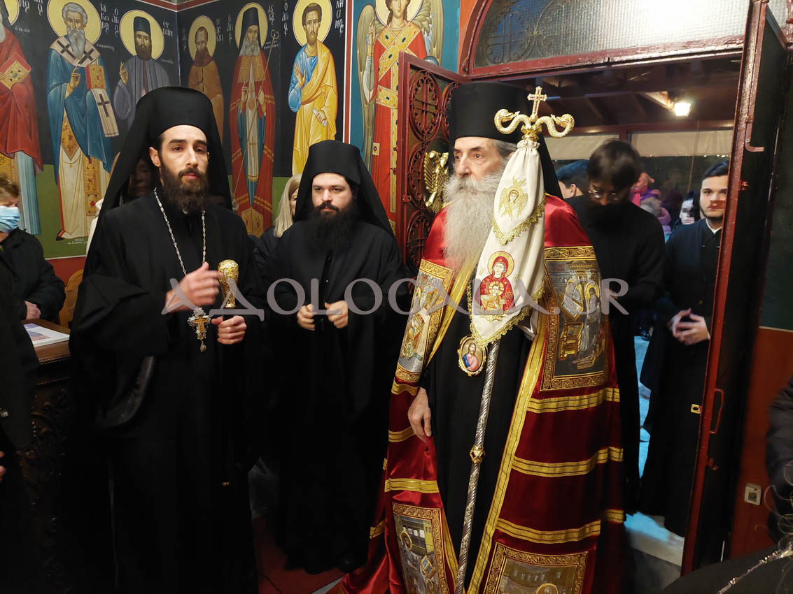 ΦΩΤΟΡΕΠΟΡΤΑΖ: Αρχιερατικός πανηγυρικός Εσπερινός και Ιερά Λιτάνευση για τον Άγιο Χαράλαμπο στη Καστέλλα