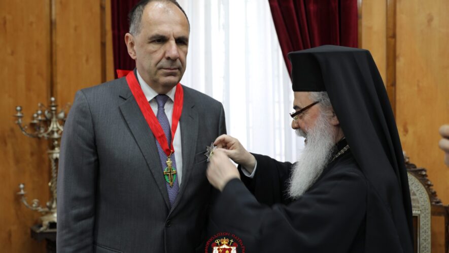 Η ανώτατη διάκριση του «Ανωτέρου Ταξίαρχου του Τάγματος των Ιπποτών του Παναγίου Τάφου στον Έλληνα ΥΠΕΞ ypex_ypoyrgos_exoterikon_ellados_ellada_israel_jerusalem_news_world_orthodoxia_theofilos