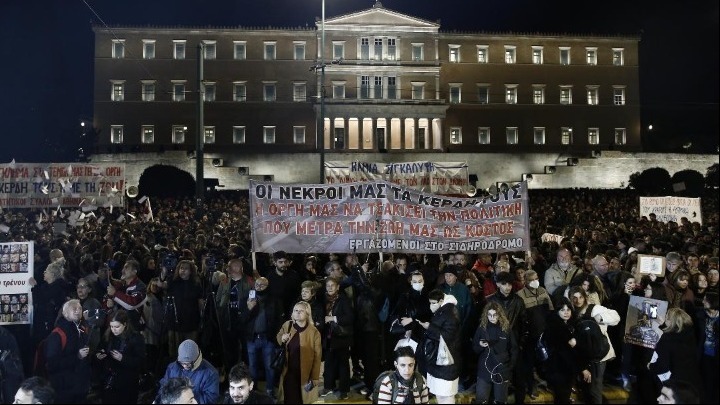 Με συναυλία και απαγγελίες κειμένων ξεκίνησε η εκδήλωση για τα Τέμπη στο Σύνταγμα - Σε λίγο η ψηφοφορία στη πρόταση Δυσπιστίας στη Κυβέρνηση 