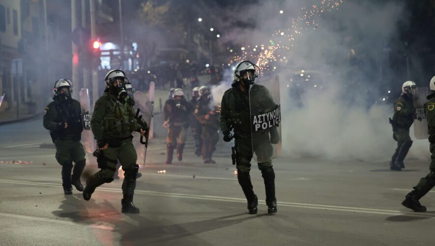 Επεισόδια και στη Θεσσαλονίκη μετά την πορεία για τα Τέμπη