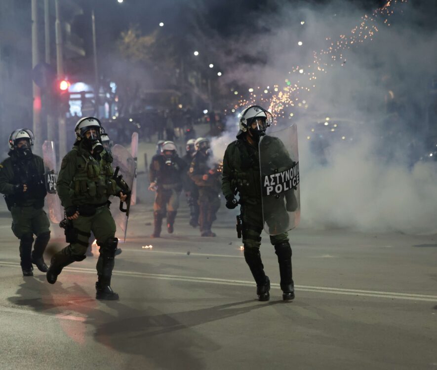 Επεισόδια και στη Θεσσαλονίκη μετά την πορεία για τα Τέμπη