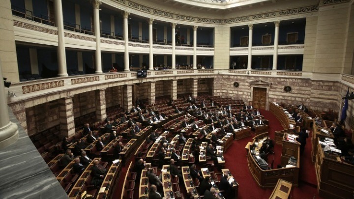 Με συναυλία και απαγγελίες κειμένων ξεκίνησε η εκδήλωση για τα Τέμπη στο Σύνταγμα - Σε λίγο η ψηφοφορία στη πρόταση Δυσπιστίας στη Κυβέρνηση 
