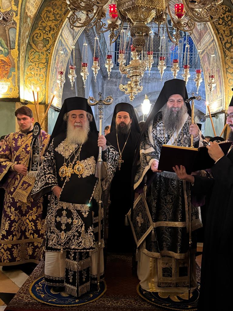 Συλλείτουργο Πατριαρχών Ιεροσολύμων - Σερβίας στους Αγίους Τόπους και παρασημοφόρηση (Εικόνες)