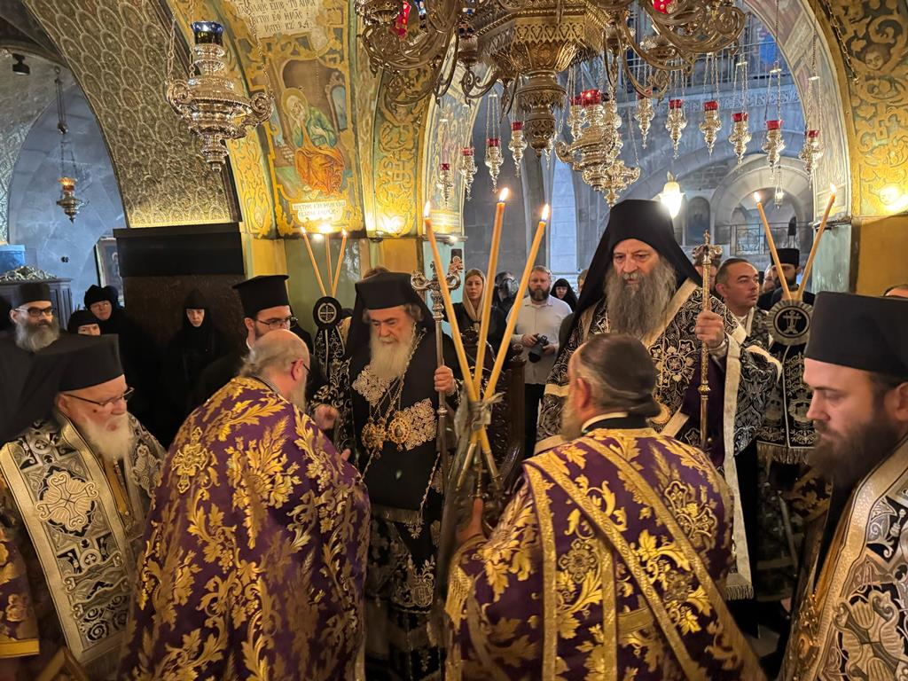 Συλλείτουργο Πατριαρχών Ιεροσολύμων - Σερβίας στους Αγίους Τόπους και παρασημοφόρηση (Εικόνες)
