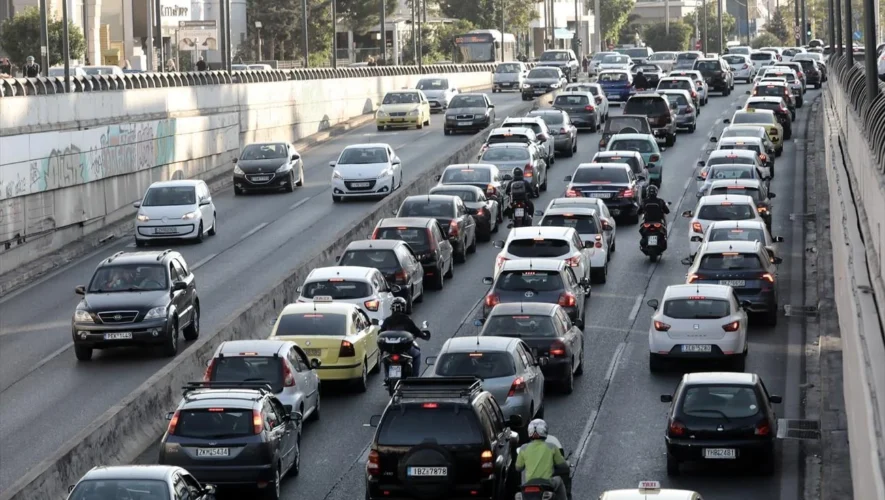 Στην τσιμπίδα της ΑΑΔΕ, ανασφάλιστα, ακινητοποιημένα και οχήματα με απλήρωτα τέλη