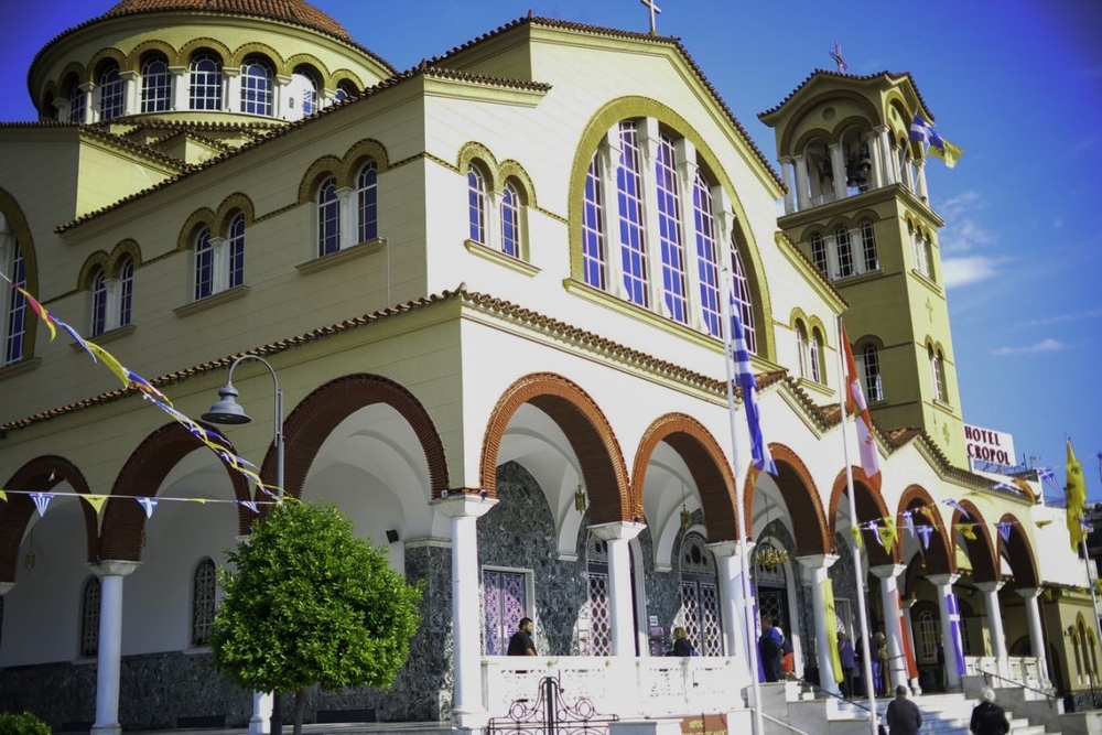 Με κάθε επισημότητα εορτάστηκε ο πολιούχος της Λάρισας, Άγιος Αχίλλιος ο Μυροβλύτης (Εικόνες)