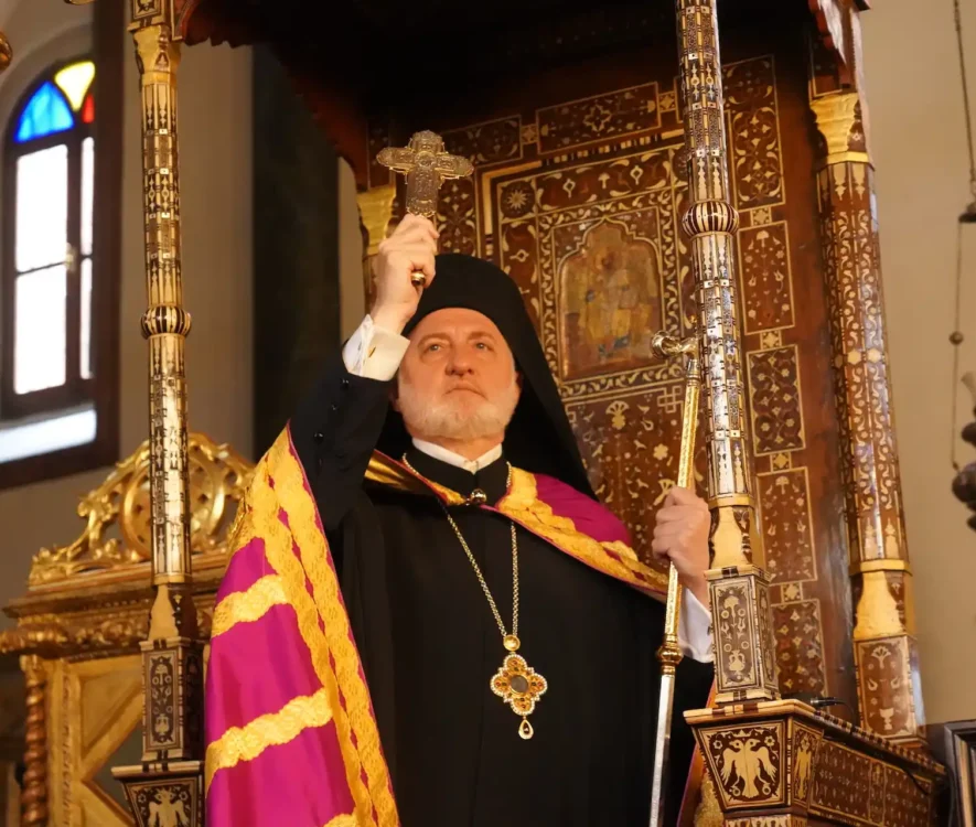 Χοροστασία Αρχιεπισκόπου Αμερικής στο Φανάρι - Θερμό καλωσόρισμα σε προσκυνητές από ΗΠΑ-Φιλανδία από τον Οικουμενικό