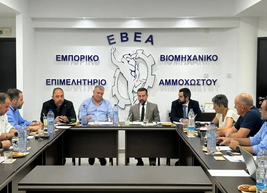 Επίσκεψη στα γραφεία του Εμπορικού και Βιομηχανικού Επιμελητηρίου Αμμοχώστου πραγματοποίησε ο Υφυπουργός Μετανάστευσης