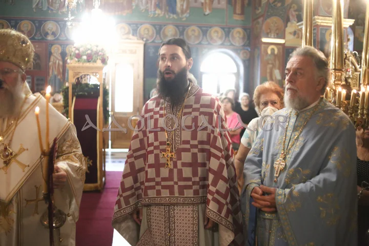 ΦΩΤΟΡΕΠΟΡΤΑΖ: Η Σύναξη των Δώδεκα Πρωτοκορυφαίων Αποστόλων στον πανηγυρίζοντα Ιερό Ναό στην Καλλιθέα 