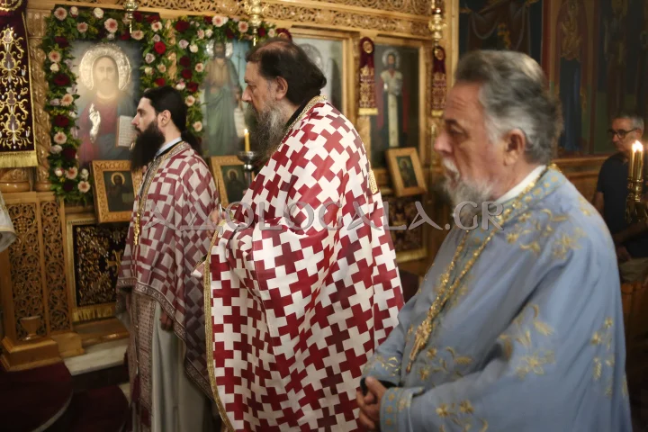 ΦΩΤΟΡΕΠΟΡΤΑΖ: Η Σύναξη των Δώδεκα Πρωτοκορυφαίων Αποστόλων στον πανηγυρίζοντα Ιερό Ναό στην Καλλιθέα 