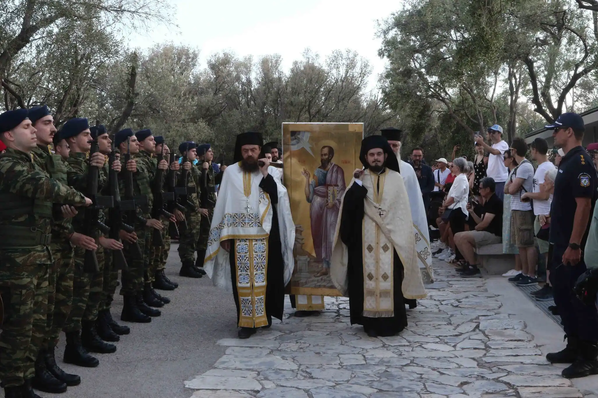 Με την δέουσα εκκλησιαστική λαμπρότητα εόρτασε η Εκκλησία της Ελλάδος την ιερά μνήμη του Ιδρυτή της Αποστόλου των Εθνών Παύλου