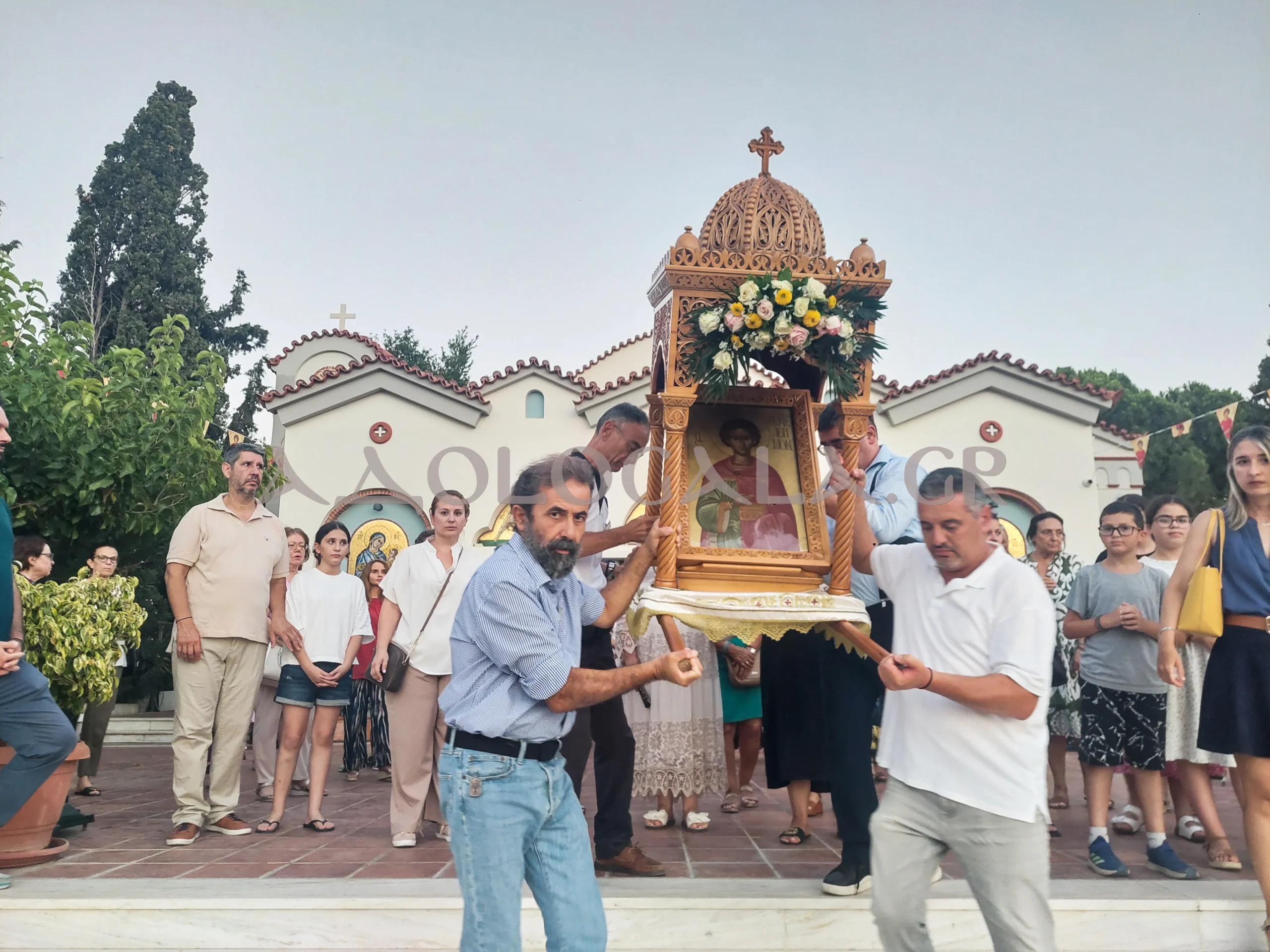 Ιερά Λιτάνευση της Εικόνας του Αγίου Παντελεήμονος στη Γλυφάδα (Φωτορεπορτάζ)