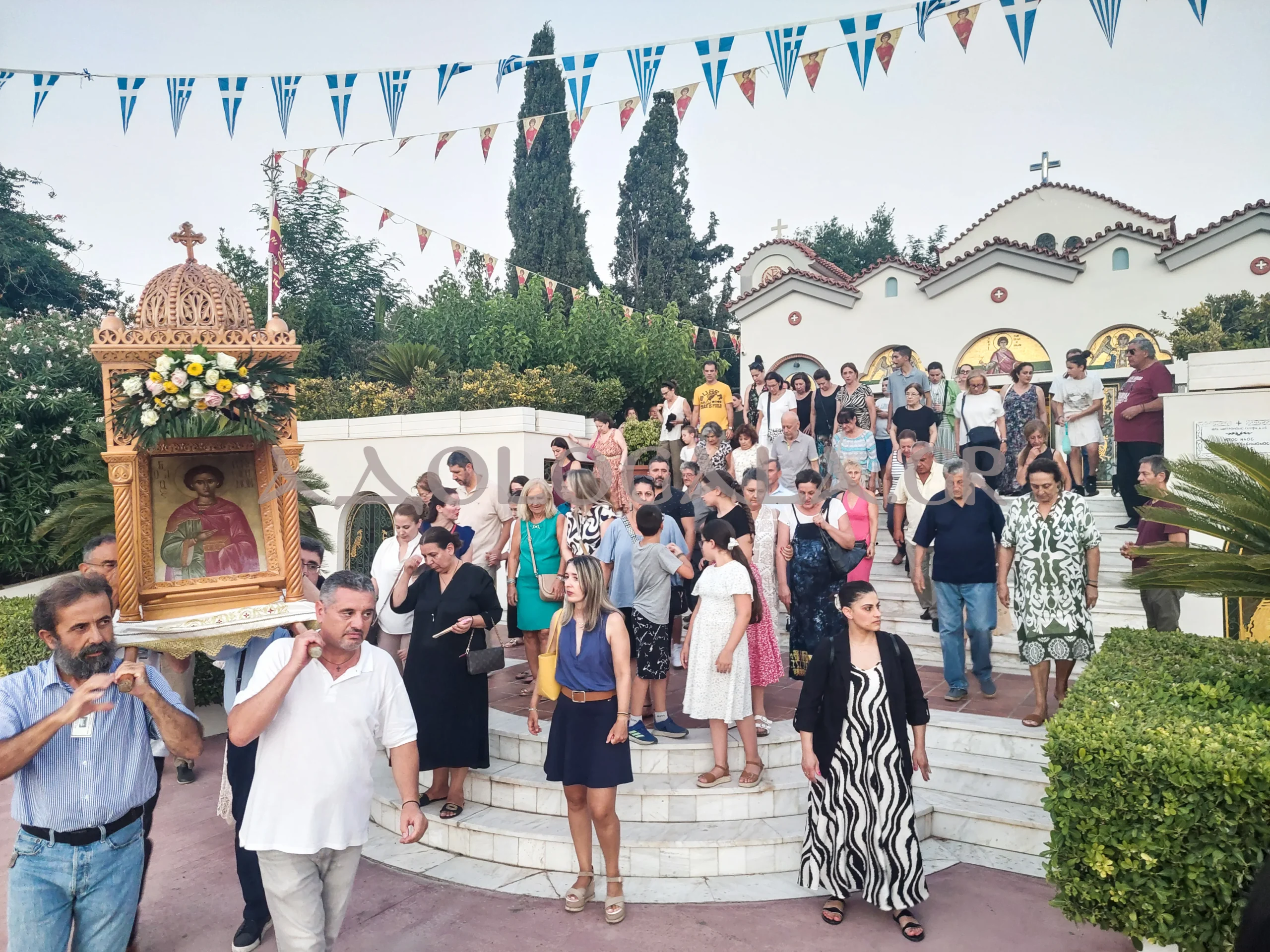 Ιερά Λιτάνευση της Εικόνας του Αγίου Παντελεήμονος στη Γλυφάδα (Φωτορεπορτάζ)