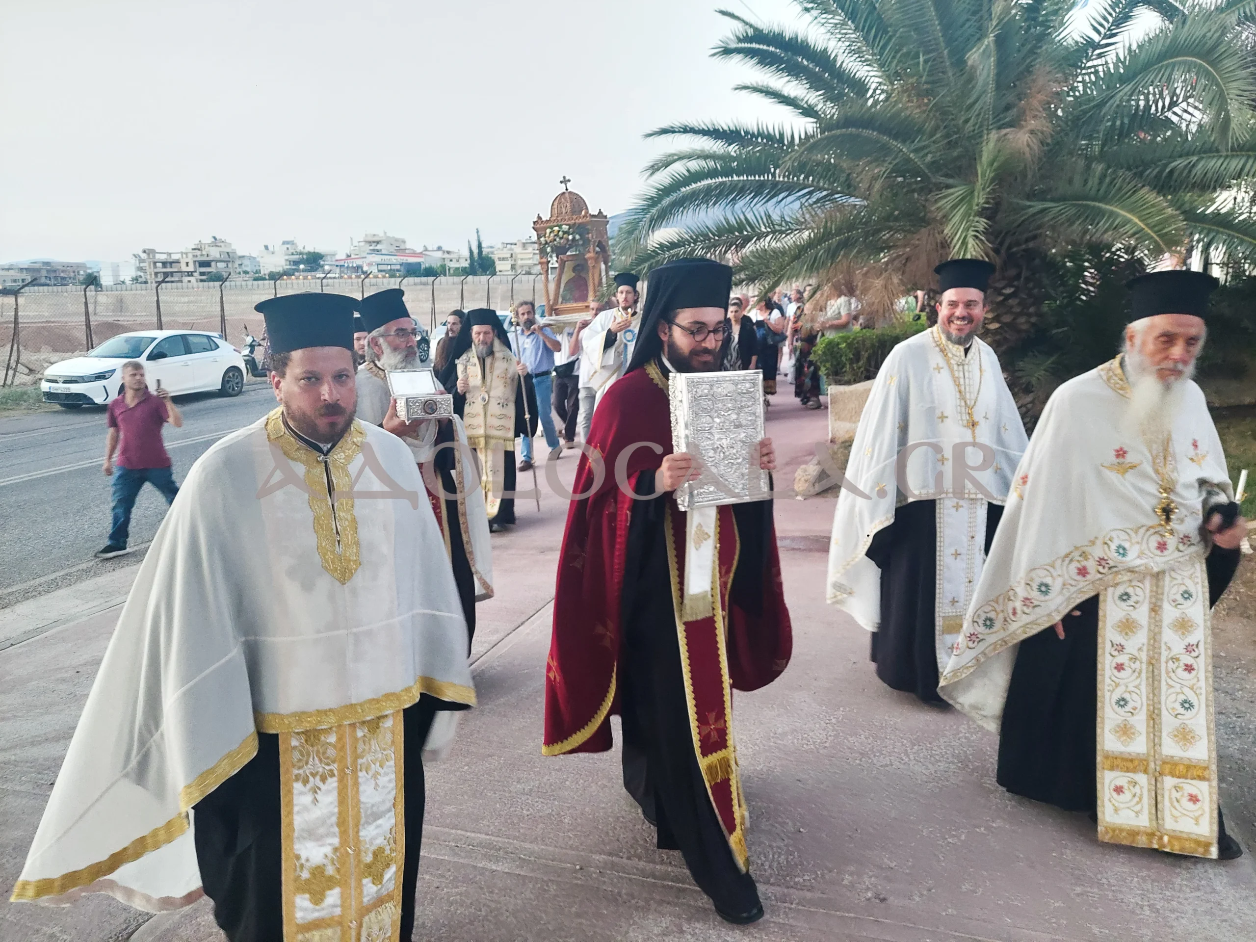 Ιερά Λιτάνευση της Εικόνας του Αγίου Παντελεήμονος στη Γλυφάδα (Φωτορεπορτάζ)