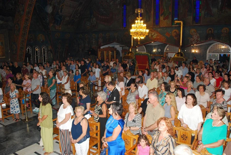 Ι.Μ. Νέας Σμύρνης: Πάνδημη η Ιερά Λιτάνευση της Εικόνας του Αγίου Αλεξάνδρου στο π. Φάληρο 
