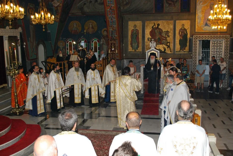 Ι.Μ. Νέας Σμύρνης: Πάνδημη η Ιερά Λιτάνευση της Εικόνας του Αγίου Αλεξάνδρου στο π. Φάληρο 