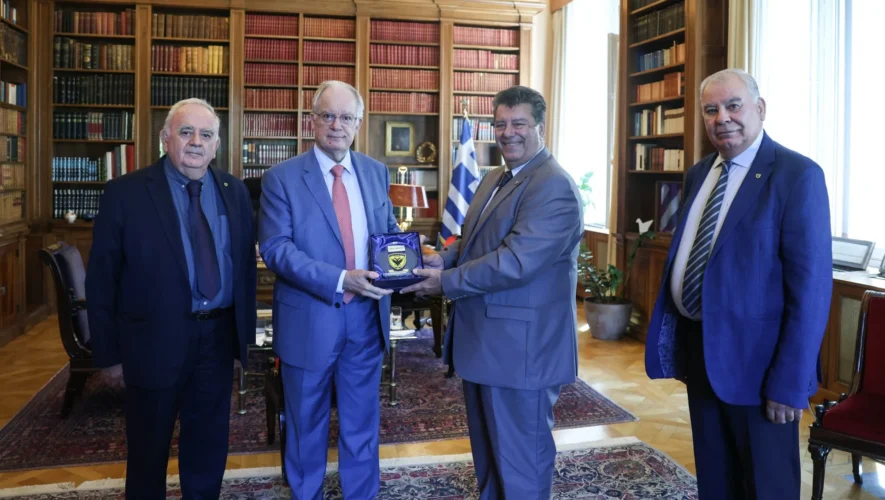 Συνάντηση του ΠτΔ με αντιπροσωπεία της Ένωσης Απόστρατων Αξιωματικών Στρατού