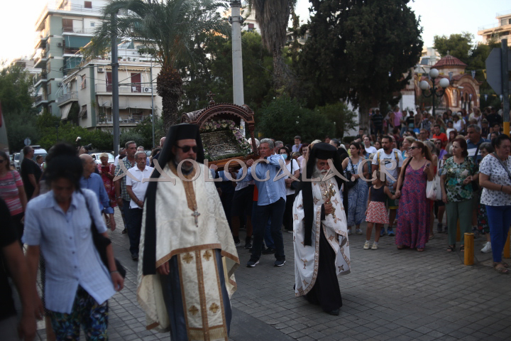ΦΩΤΟΡΕΠΟΡΤΑΖ: Πλήθος κόσμου στην Ιερά Λιτάνευση της Εικόνας της Κοιμήσεως της Θεοτόκου στη Παναγίτσα Παλαιού Φαλήρου