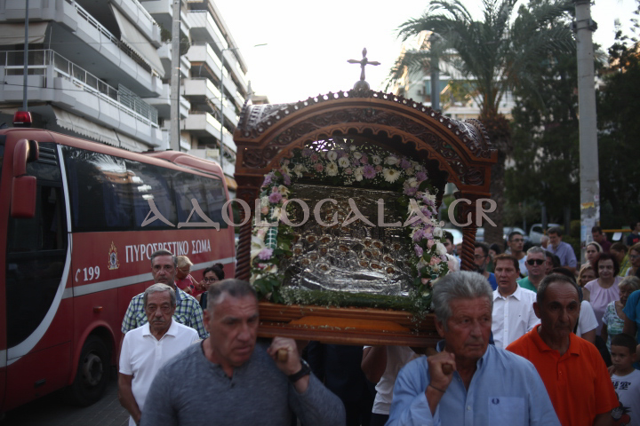 ΦΩΤΟΡΕΠΟΡΤΑΖ: Πλήθος κόσμου στην Ιερά Λιτάνευση της Εικόνας της Κοιμήσεως της Θεοτόκου στη Παναγίτσα Παλαιού Φαλήρου