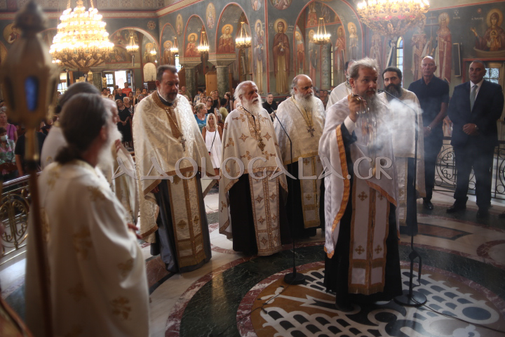 ΦΩΤΟΡΕΠΟΡΤΑΖ: Πλήθος κόσμου στην Ιερά Λιτάνευση της Εικόνας της Κοιμήσεως της Θεοτόκου στη Παναγίτσα Παλαιού Φαλήρου