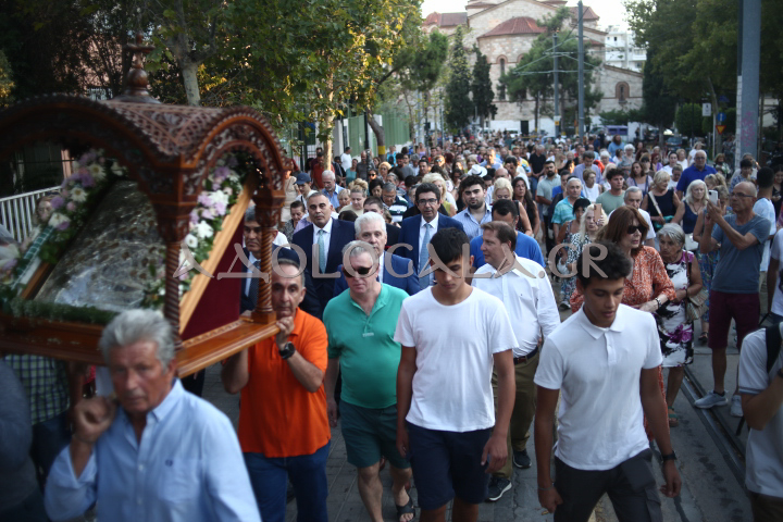ΦΩΤΟΡΕΠΟΡΤΑΖ: Πλήθος κόσμου στην Ιερά Λιτάνευση της Εικόνας της Κοιμήσεως της Θεοτόκου στη Παναγίτσα Παλαιού Φαλήρου