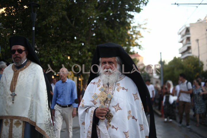 ΦΩΤΟΡΕΠΟΡΤΑΖ: Πλήθος κόσμου στην Ιερά Λιτάνευση της Εικόνας της Κοιμήσεως της Θεοτόκου στη Παναγίτσα Παλαιού Φαλήρου