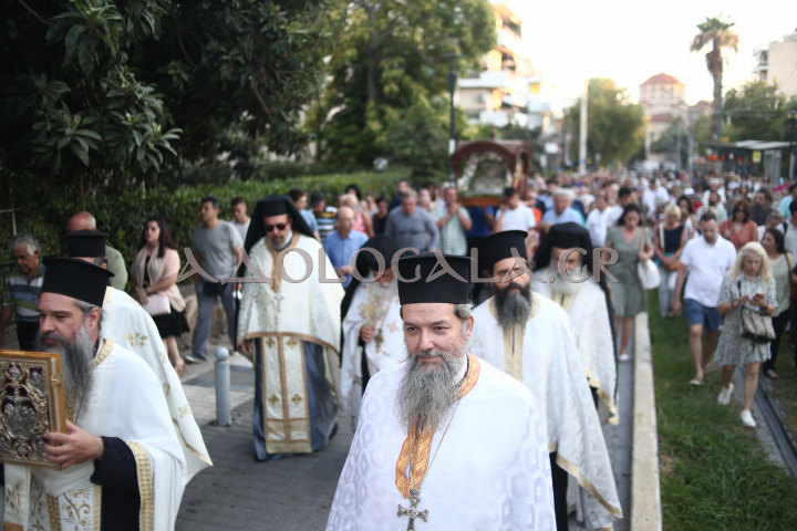 ΦΩΤΟΡΕΠΟΡΤΑΖ: Πλήθος κόσμου στην Ιερά Λιτάνευση της Εικόνας της Κοιμήσεως της Θεοτόκου στη Παναγίτσα Παλαιού Φαλήρου