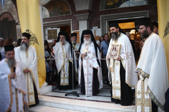 ΦΩΤΟΡΕΠΟΡΤΑΖ: Πλήθος κόσμου στην Ιερά Λιτάνευση της Εικόνας της Κοιμήσεως της Θεοτόκου στη Παναγίτσα Παλαιού Φαλήρου
