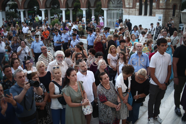 ΦΩΤΟΡΕΠΟΡΤΑΖ: Πλήθος κόσμου στην Ιερά Λιτάνευση της Εικόνας της Κοιμήσεως της Θεοτόκου στη Παναγίτσα Παλαιού Φαλήρου