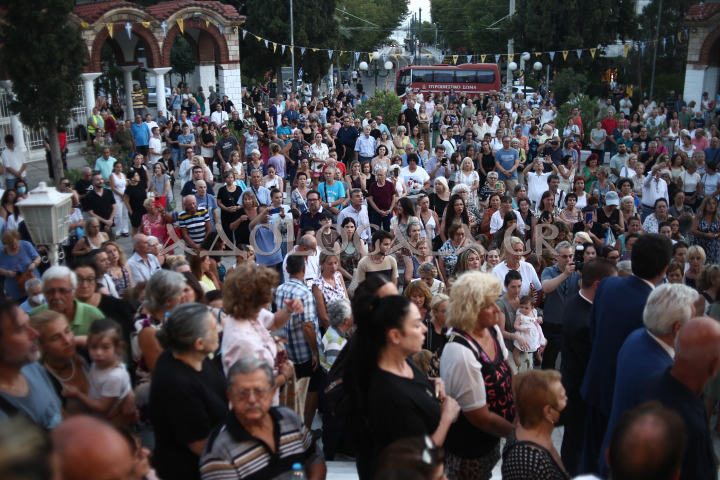 ΦΩΤΟΡΕΠΟΡΤΑΖ: Πλήθος κόσμου στην Ιερά Λιτάνευση της Εικόνας της Κοιμήσεως της Θεοτόκου στη Παναγίτσα Παλαιού Φαλήρου