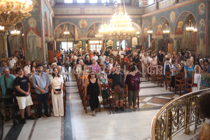 ΦΩΤΟΡΕΠΟΡΤΑΖ: Πλήθος κόσμου στην Ιερά Λιτάνευση της Εικόνας της Κοιμήσεως της Θεοτόκου στη Παναγίτσα Παλαιού Φαλήρου
