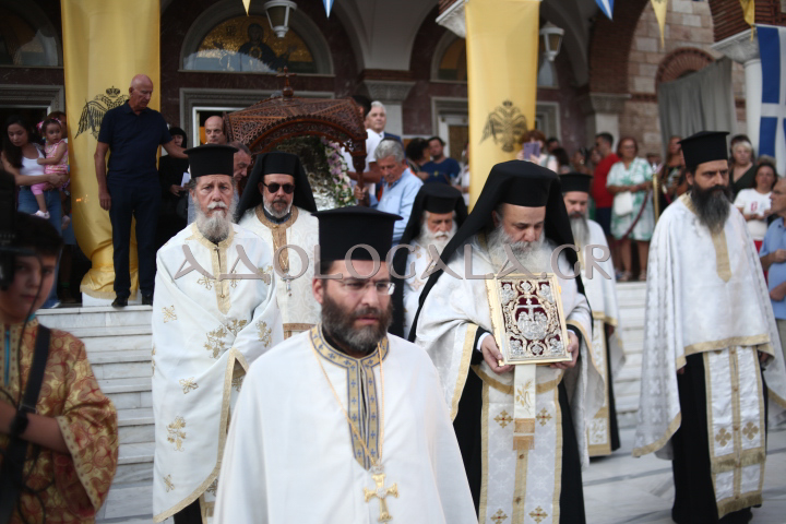 ΦΩΤΟΡΕΠΟΡΤΑΖ: Πλήθος κόσμου στην Ιερά Λιτάνευση της Εικόνας της Κοιμήσεως της Θεοτόκου στη Παναγίτσα Παλαιού Φαλήρου