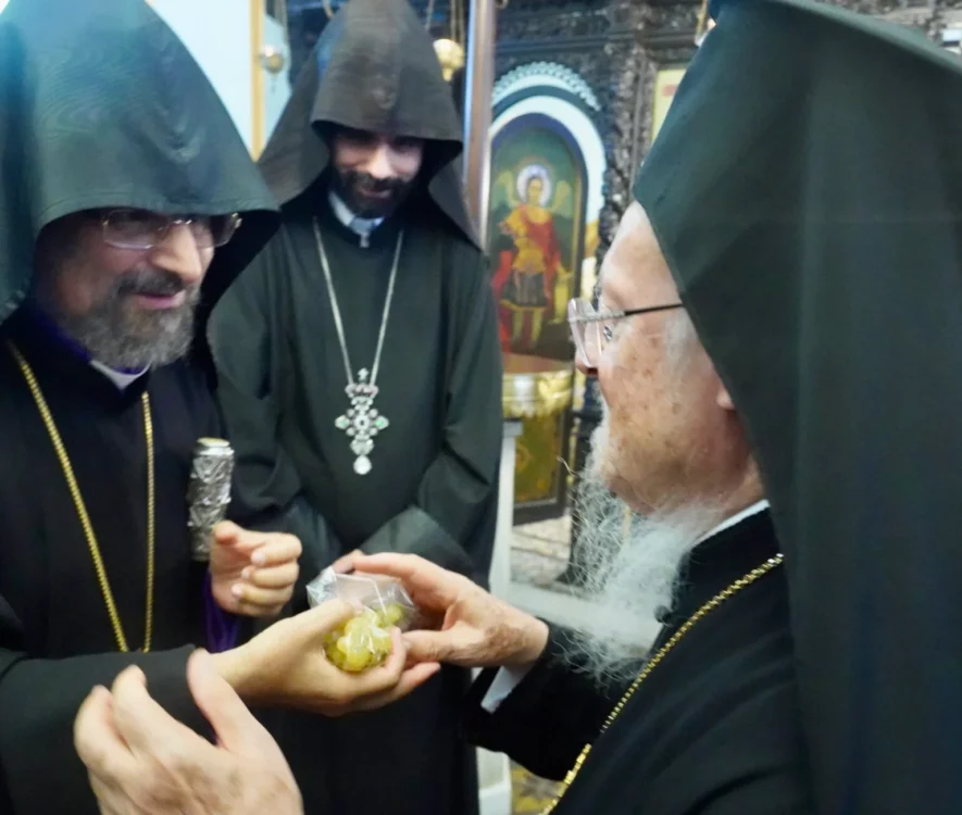 Ο Πατριάρχης των εν Τουρκία Αρμενίων με τον Οικουμενικό στην πανηγυρίζουσα Ιερά Μονή Μεταμορφώσεως του Σωτήρος Πριγκηποννήσων