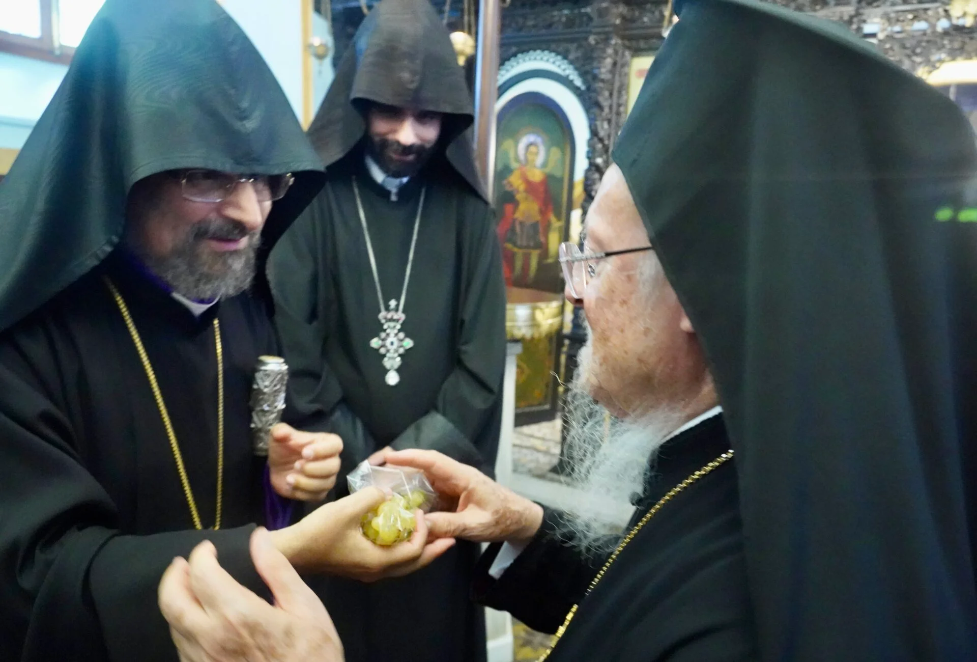 Ο Πατριάρχης των εν Τουρκία Αρμενίων με τον Οικουμενικό στην πανηγυρίζουσα Ιερά Μονή Μεταμορφώσεως του Σωτήρος Πριγκηποννήσων