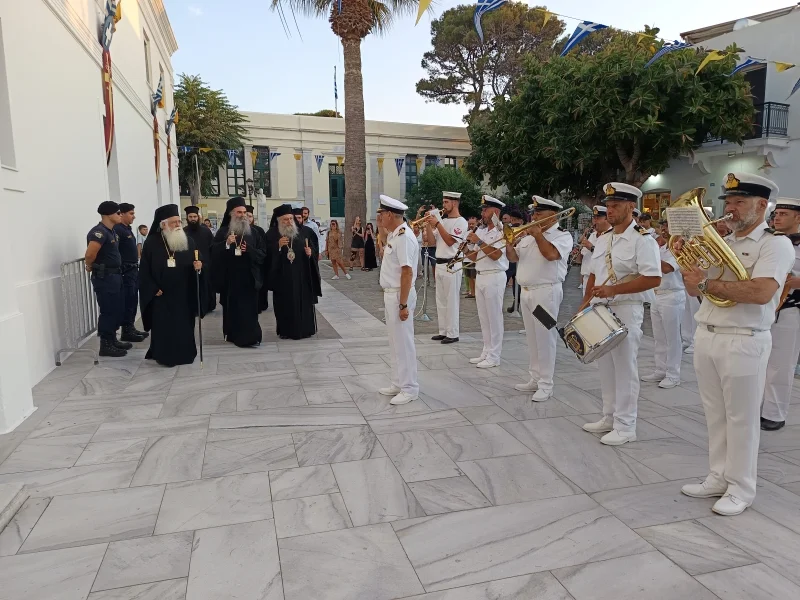 Με κάθε επισημότητα η εορτή της Κοιμήσεως της Θεοτόκου στο Παναγιοσκέπαστο νησί της Πάρου