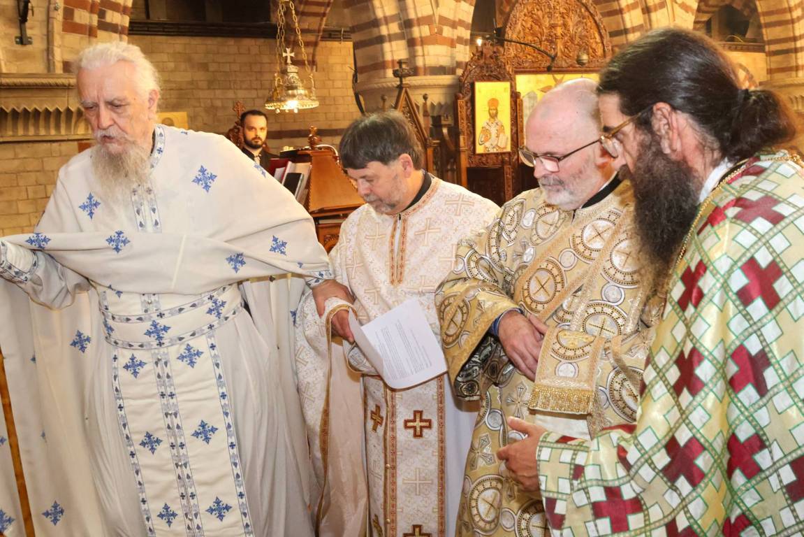 Χειροτονία Πρεσβυτέρου στον Ι.Ν. Αποστόλου Ανδρέα και Κοιμήσεως της Θεοτόκου στο Μπέρμιγχαμ