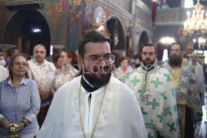 ΦΩΤΟΡΕΠΟΡΤΑΖ: Λαμπρή η Ιερά Λιτάνευση της Εικόνας της Μεταμορφώσεως στη Καλλιθέα 