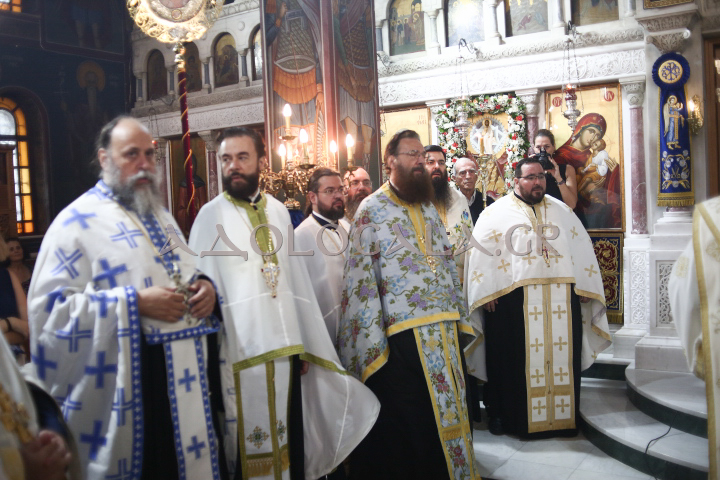 ΦΩΤΟΡΕΠΟΡΤΑΖ: Λαμπρή η Ιερά Λιτάνευση της Εικόνας της Μεταμορφώσεως στη Καλλιθέα 