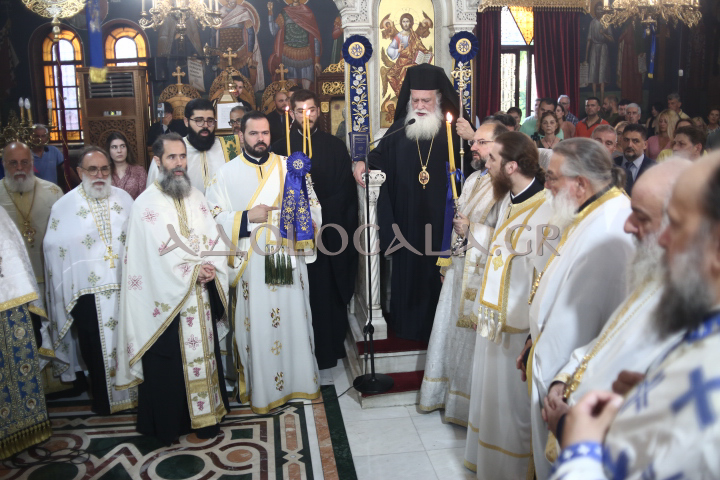 ΦΩΤΟΡΕΠΟΡΤΑΖ: Λαμπρή η Ιερά Λιτάνευση της Εικόνας της Μεταμορφώσεως στη Καλλιθέα 