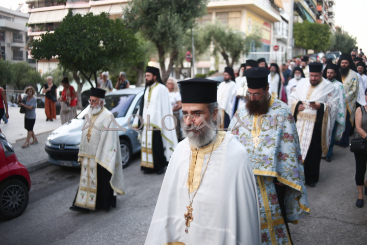 ΦΩΤΟΡΕΠΟΡΤΑΖ: Λαμπρή η Ιερά Λιτάνευση της Εικόνας της Μεταμορφώσεως στη Καλλιθέα 