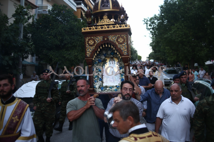 ΦΩΤΟΡΕΠΟΡΤΑΖ: Λαμπρή η Ιερά Λιτάνευση της Εικόνας της Μεταμορφώσεως στη Καλλιθέα 