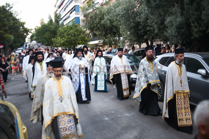 ΦΩΤΟΡΕΠΟΡΤΑΖ: Λαμπρή η Ιερά Λιτάνευση της Εικόνας της Μεταμορφώσεως στη Καλλιθέα 