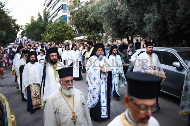 ΦΩΤΟΡΕΠΟΡΤΑΖ: Λαμπρή η Ιερά Λιτάνευση της Εικόνας της Μεταμορφώσεως στη Καλλιθέα 