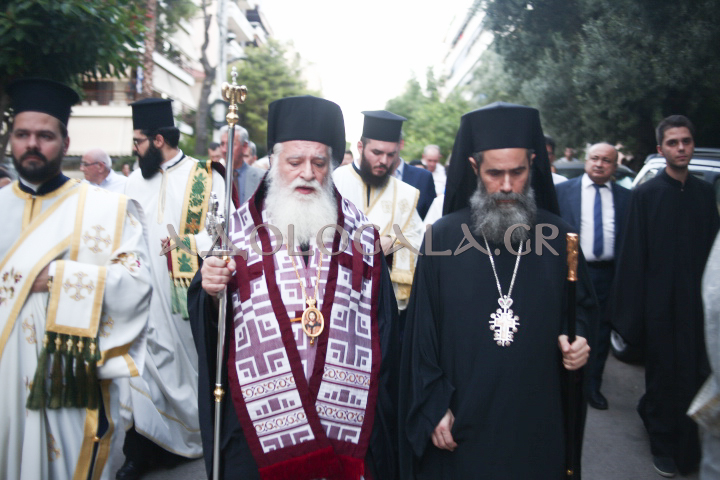 ΦΩΤΟΡΕΠΟΡΤΑΖ: Λαμπρή η Ιερά Λιτάνευση της Εικόνας της Μεταμορφώσεως στη Καλλιθέα 